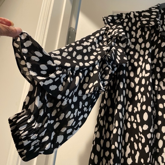 Chico's Tops - Chico’s Ruffle Dot Print Top Size 4 Black White Abstract Dalmatian Dots Career
